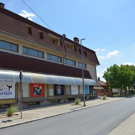 Apartmani Tomic Кладово Экстерьер фото