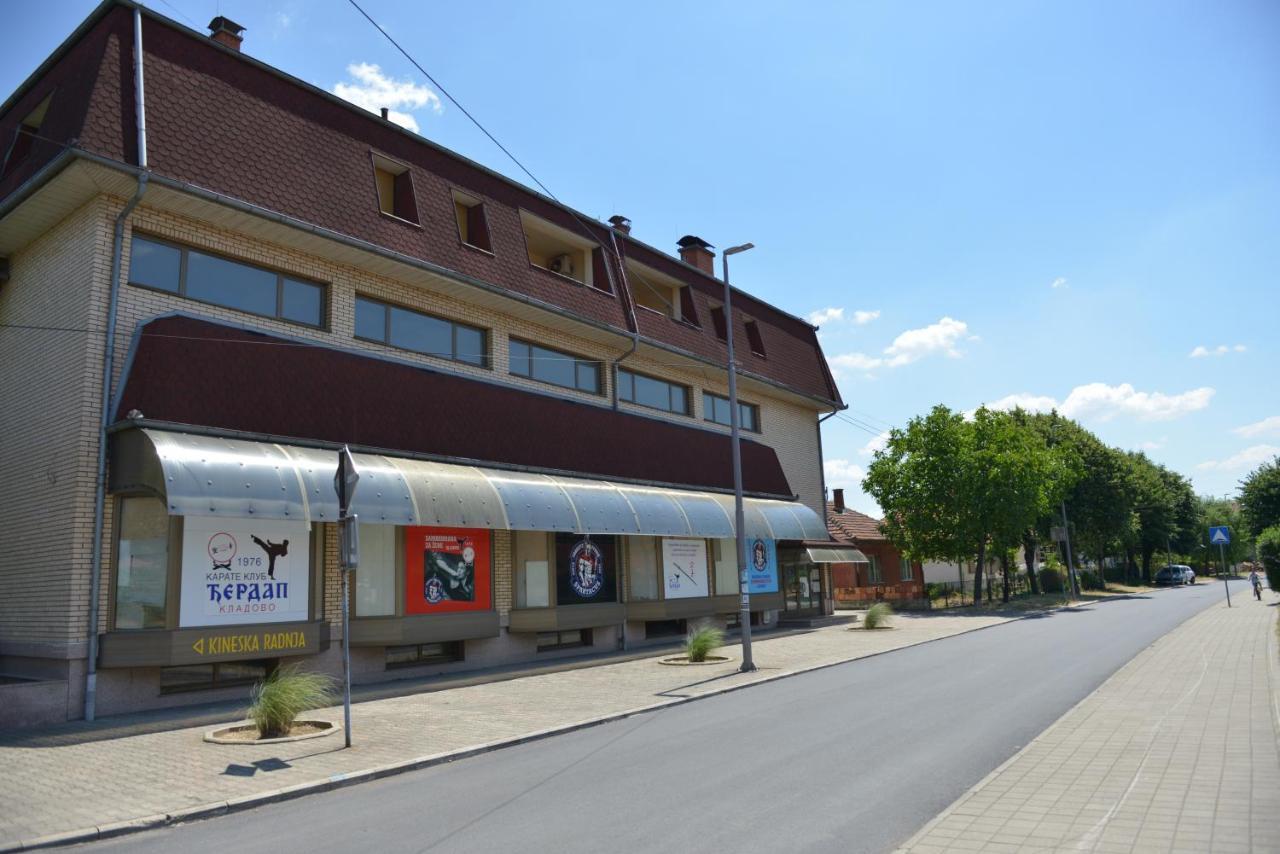 Apartmani Tomic Кладово Экстерьер фото